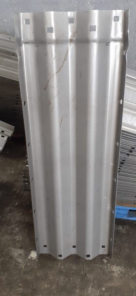 Serviço de calandragem: precisão e eficiência na moldagem de chapas
